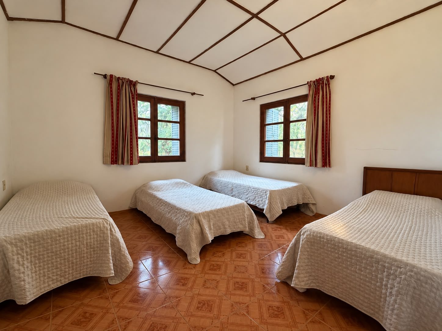 Casa Aladino: Habitación 4 camas individuales